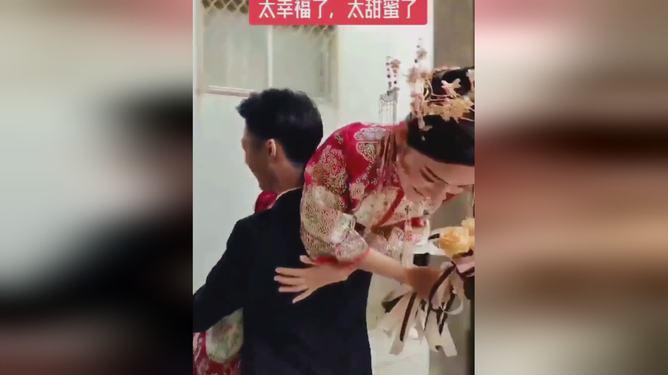 连接正负极